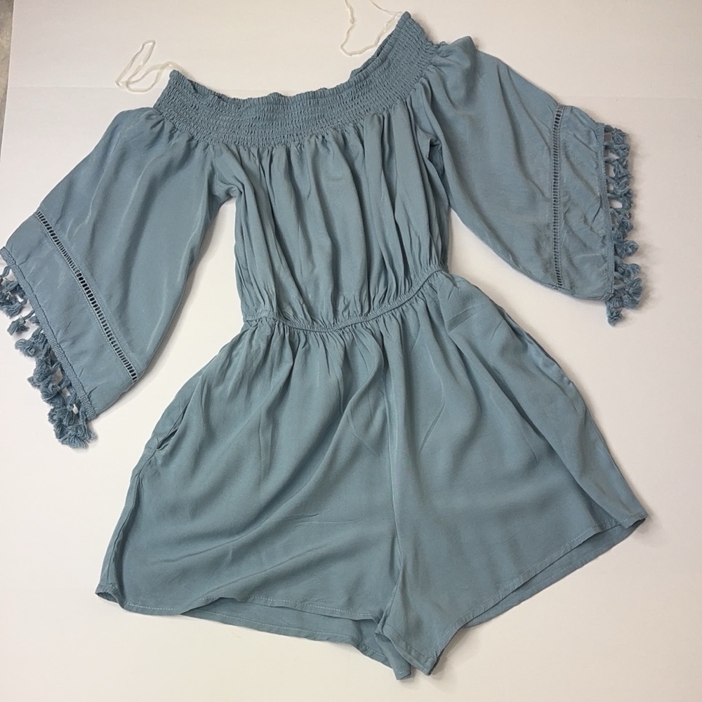 LOVE,FIRE Women’s Off-Shoulder Bell Sleeves Elastic Waist Romper Size small